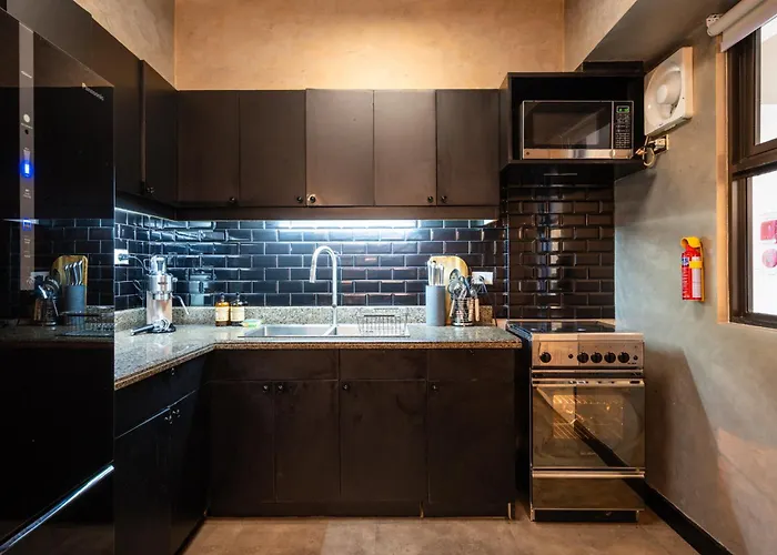 Boutique One-bedroom Near Airport, Business Hubs Manila