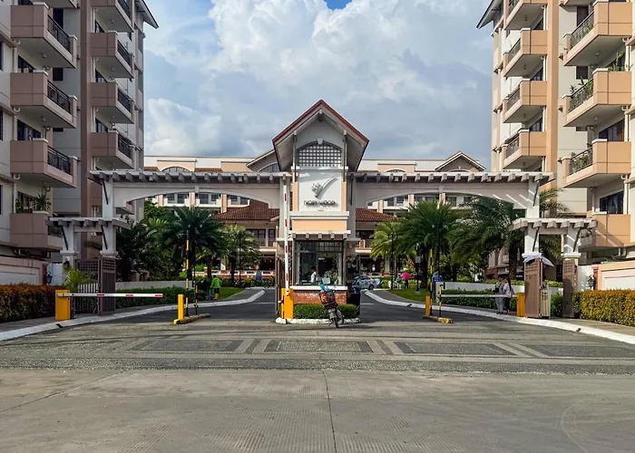 Boutique One-bedroom Near Airport, Business Hubs